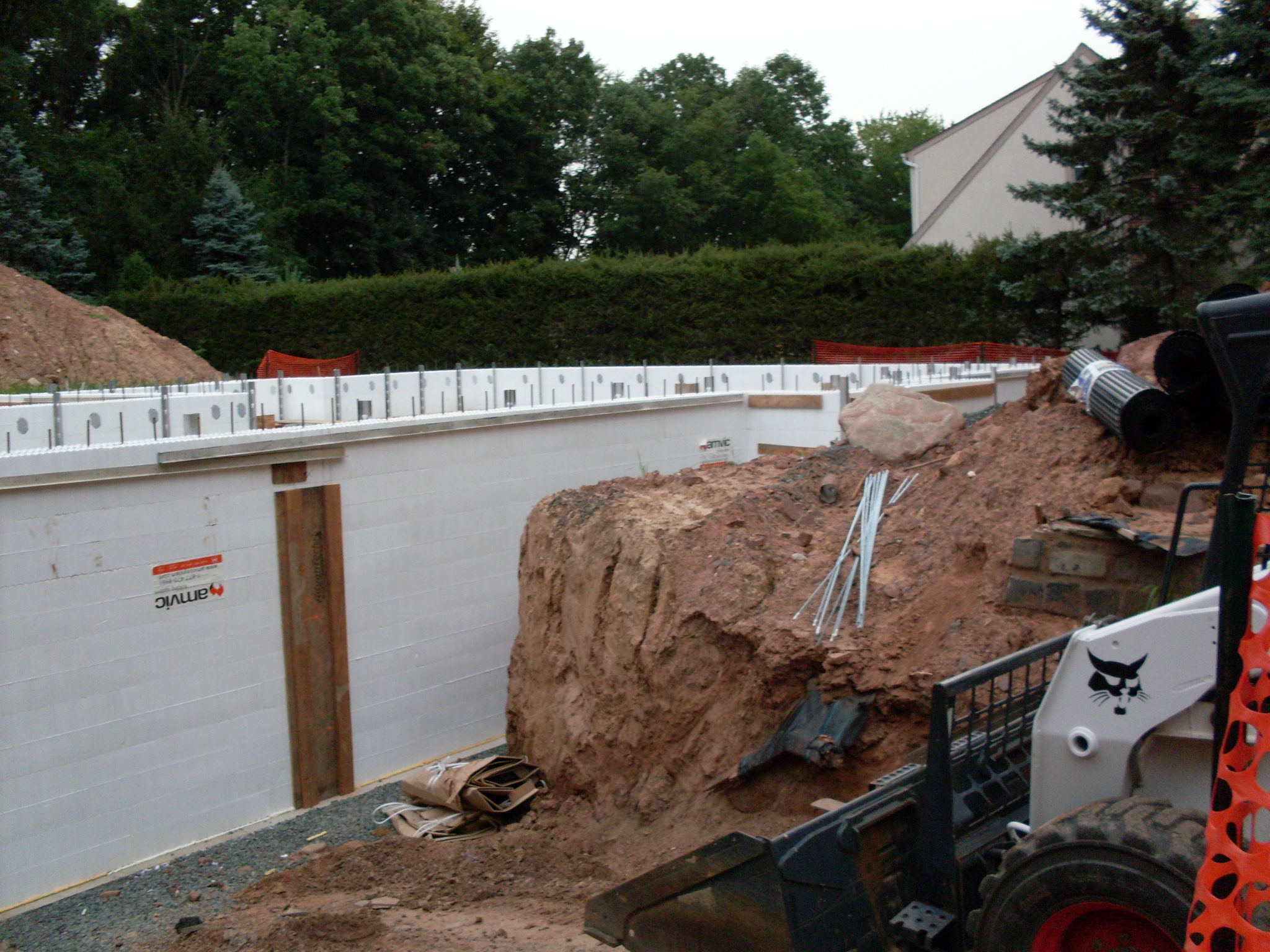 http://shunpike.spfld.com/shunpike_road/2010/08/18/pilaster-outside.JPG