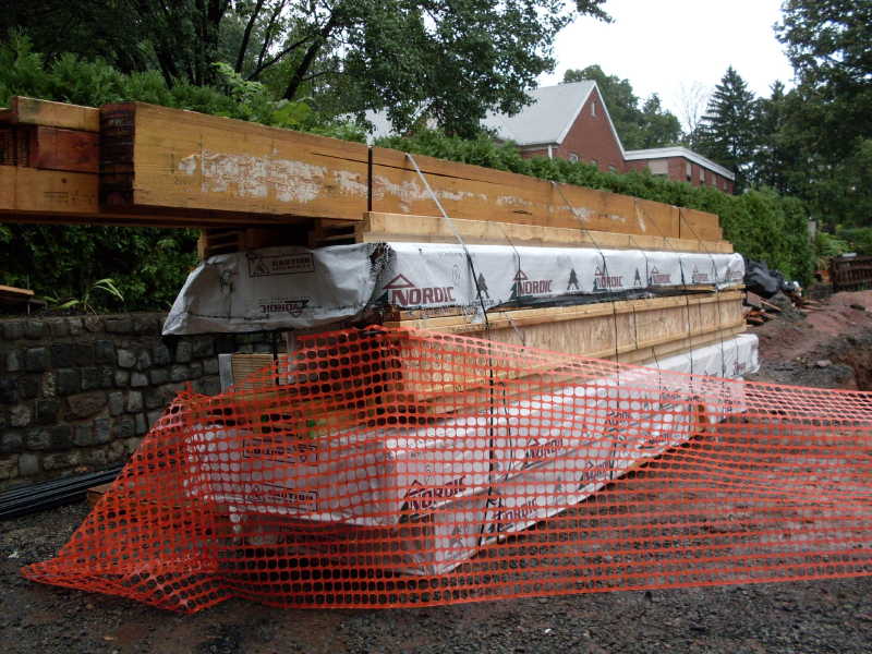 http://shunpike.spfld.com/shunpike_road/2010/08/23/lumber0.jpg