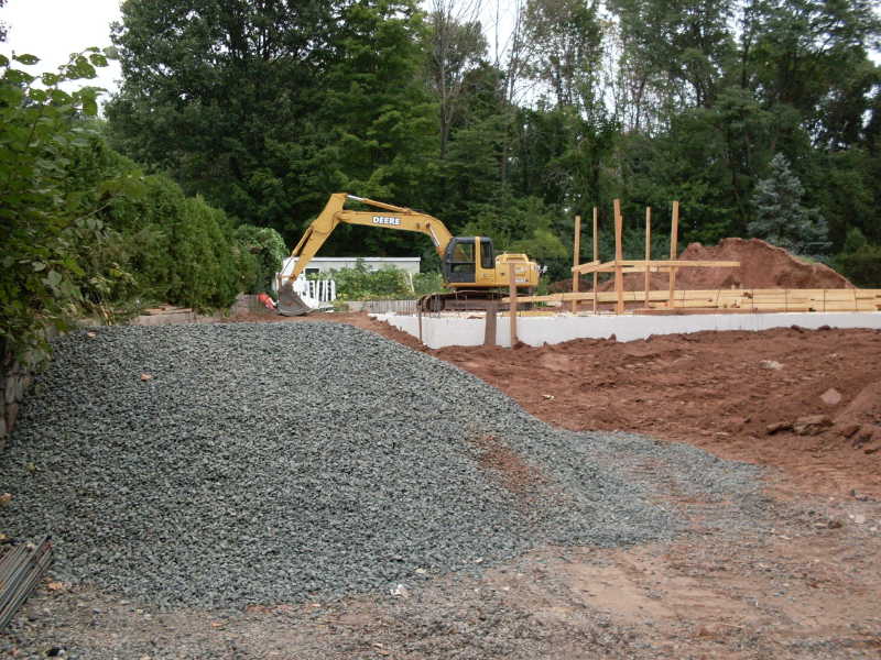 http://shunpike.spfld.com/shunpike_road/2010/09/03/backfill-stone.jpg