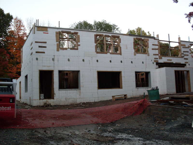 http://shunpike.spfld.com/shunpike_road/2010/10/22/front-1.jpg