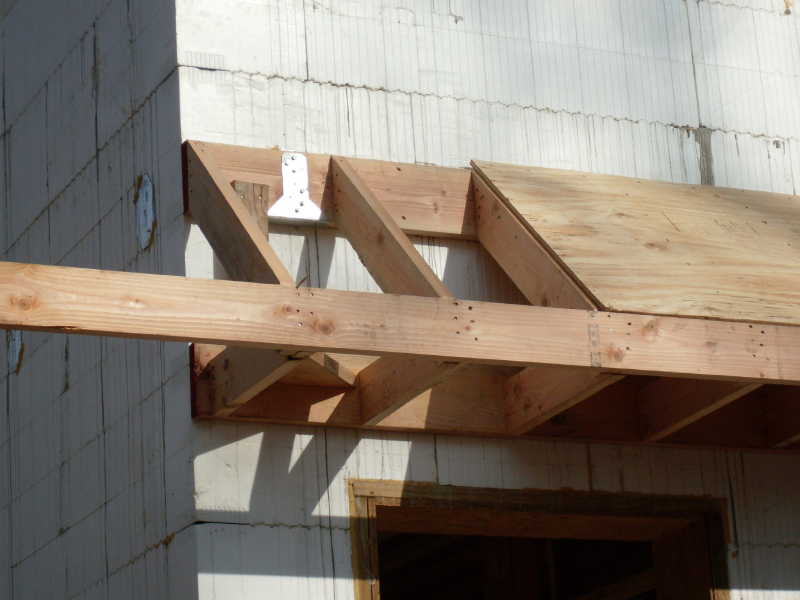 http://shunpike.spfld.com/shunpike_road/2010/11/20/soffit-1.jpg